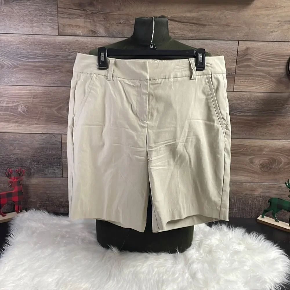 New Direction Ladies Khaki Shorts Size 10 Tan